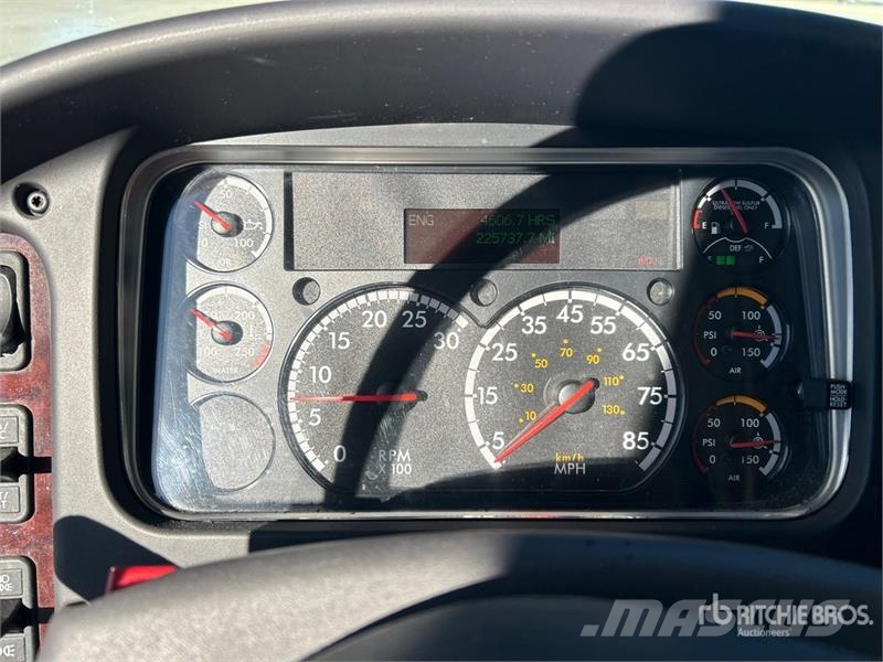 Freightliner M2 106 4x2 Van Truck Фургони