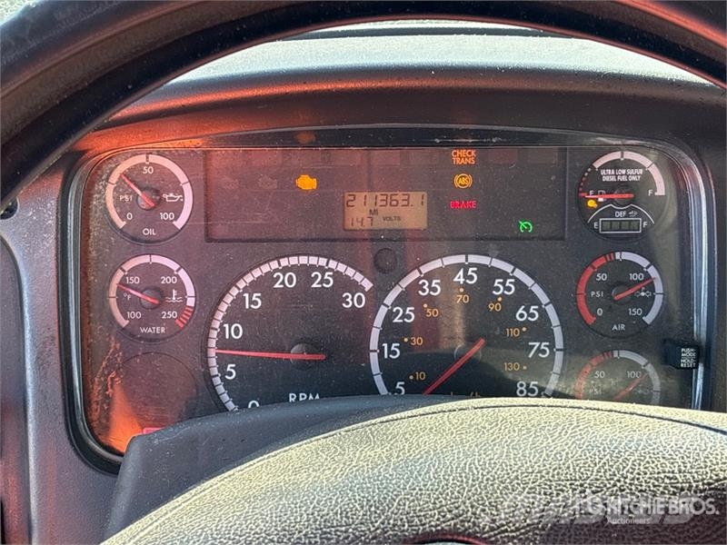 Freightliner M2 106 4x2 Van Truck Furgons