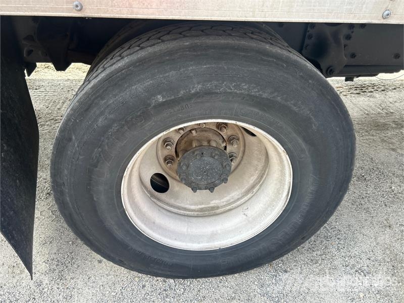 Freightliner M2 106 4x2 Van Truck Фургони