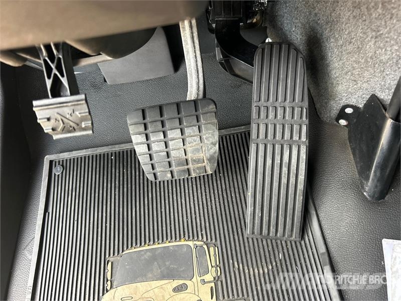 Freightliner M2 106 4x2 Van Truck Camiones con caja de remolque