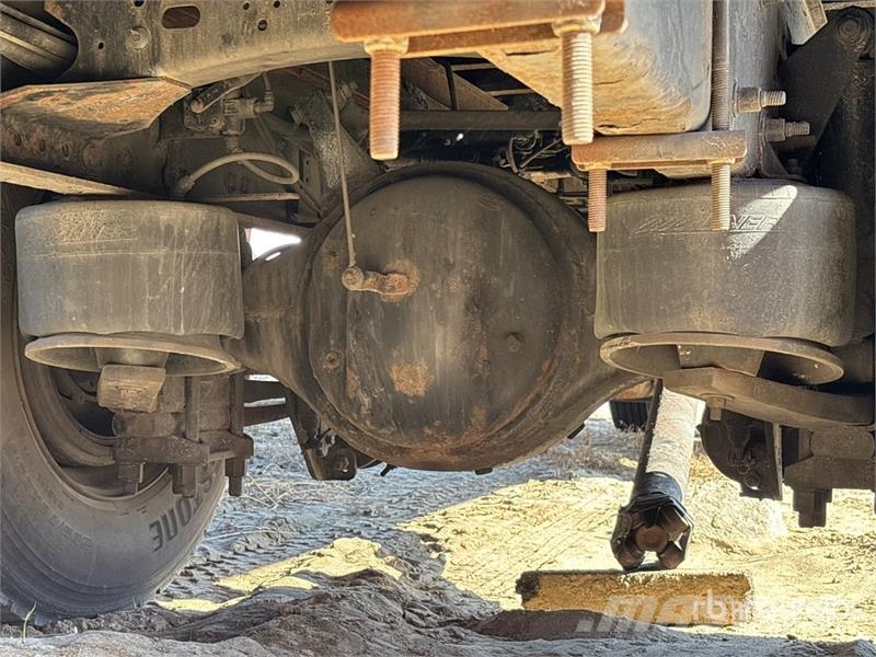 Freightliner M2 106 4x2 Van Truck Camiones con caja de remolque