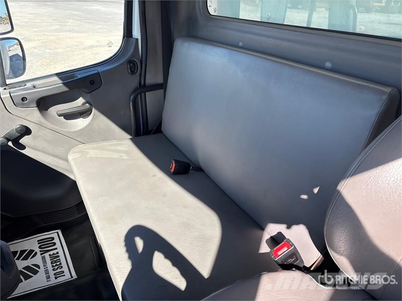 Freightliner M2 106 4x2 Van Truck Skåpbilar