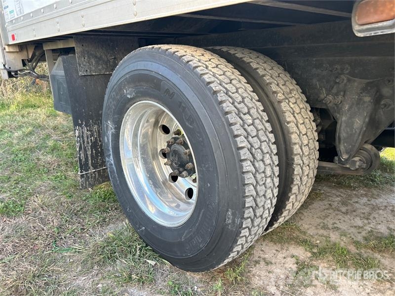 Freightliner M2 106 4x2 Van Truck Фургони