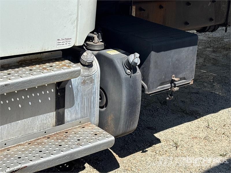 Freightliner M2 106 4x2 Van Truck Dobozos teherautók