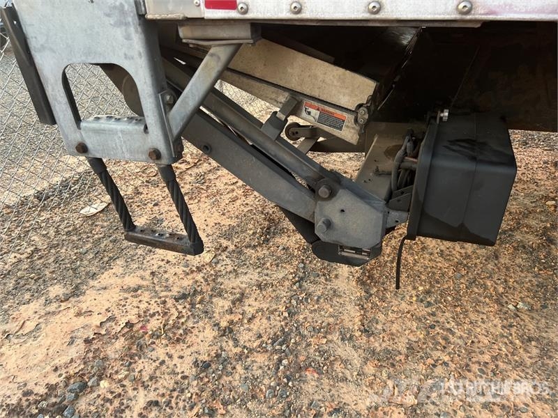 Freightliner M2 106 4x2 Van Truck شاحنات ذات هيكل صندوقي