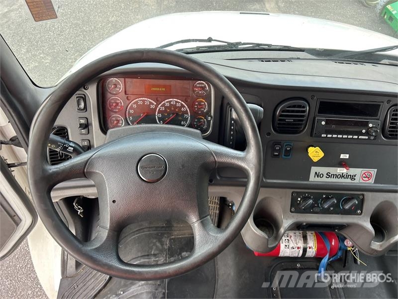 Freightliner M2 106 4x2 Van Truck Sanduk kamioni