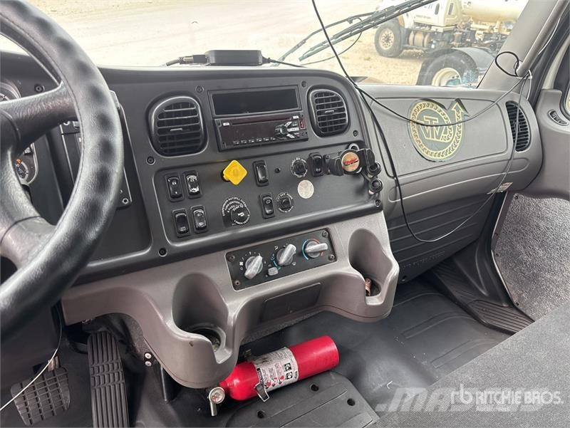 Freightliner M2 106 4x2 Van Truck (Inoperable) Skåpbilar