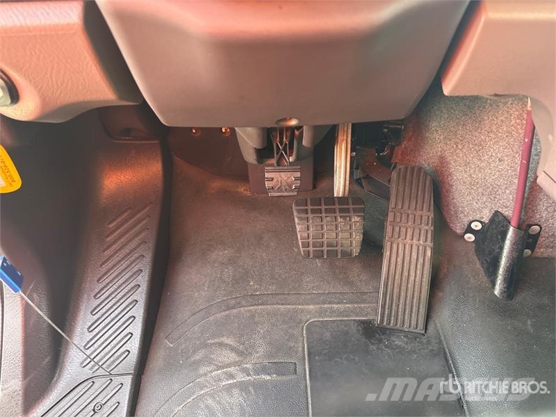 Freightliner M2 106 4x2 Van Truck ボックスボディー、ウイング、箱車