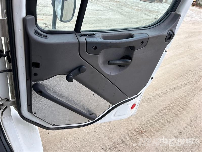 Freightliner M2 106 4x2 Van Truck Kastenaufbau