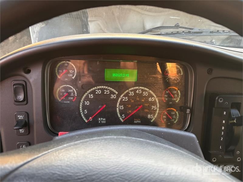 Freightliner M2 106 4x2 Van Truck Furgons