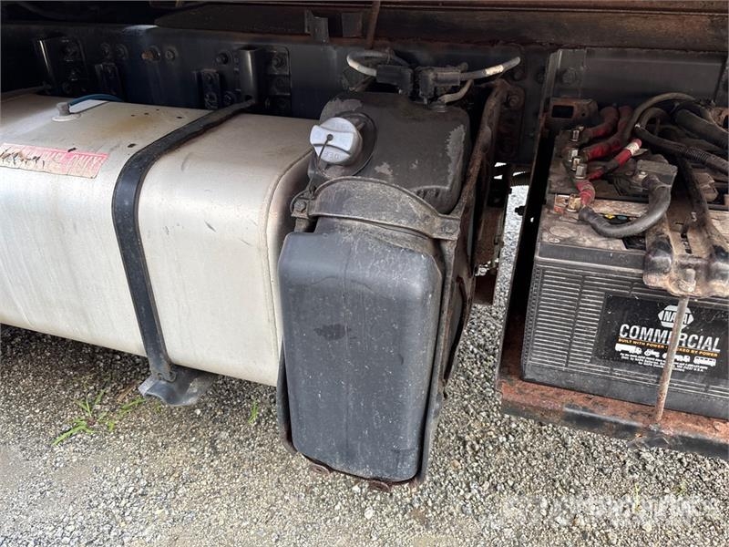 Freightliner M2 106 4x2 Van Truck (Inoperable) 貨箱式卡車