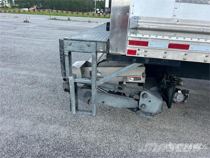 Freightliner M2 106 4x2 Sleeper Van Truck (Inoperable) Caminhões baú