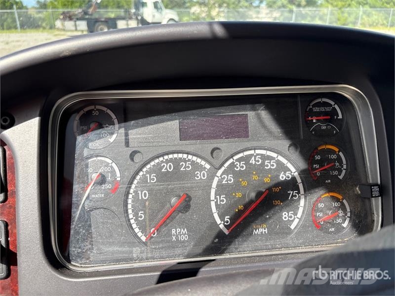 Freightliner M2 106 4x2 Van Truck ボックスボディー、ウイング、箱車