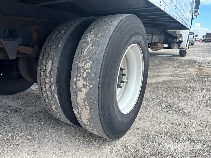 Freightliner M2 106 4x2 Van Truck شاحنات ذات هيكل صندوقي