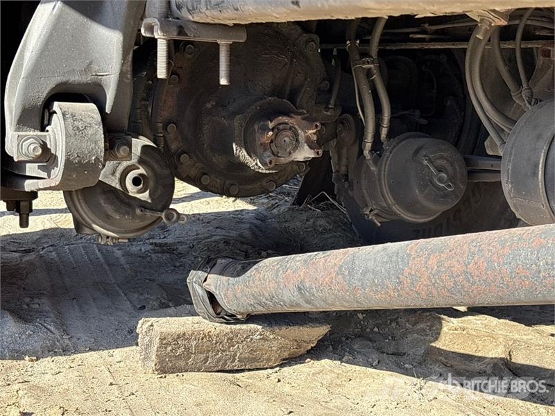 Freightliner M2 106 4x2 Van Truck Camiones con caja de remolque