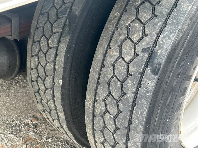Freightliner M2 106 4x2 Van Truck Фургони