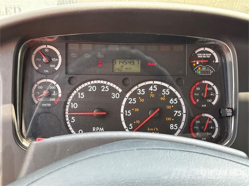 Freightliner M2 106 4x2 Van Truck شاحنات ذات هيكل صندوقي