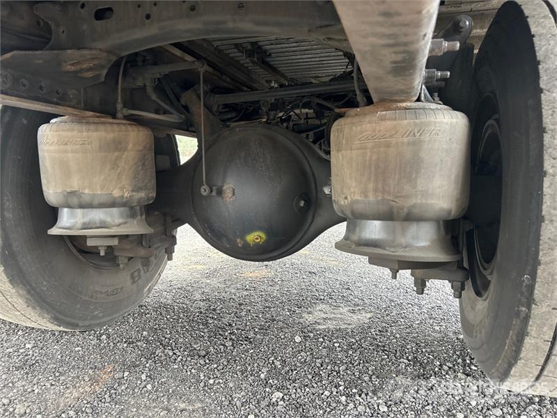 Freightliner M2 106 4x2 Van Truck شاحنات ذات هيكل صندوقي