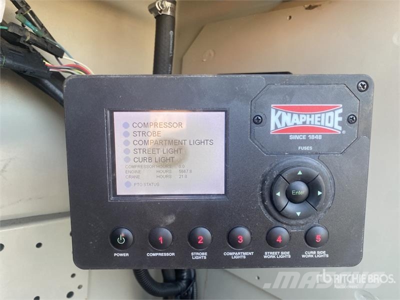 Freightliner M2 106 4x2 Service Truck Комбинированные дорожные машины
