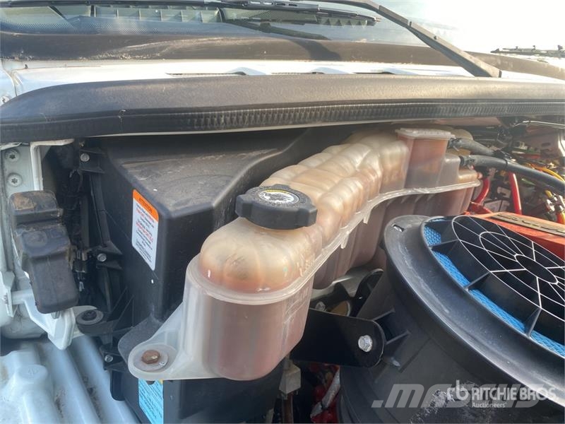 Freightliner M2 106 4x2 Service Truck Комбинированные дорожные машины