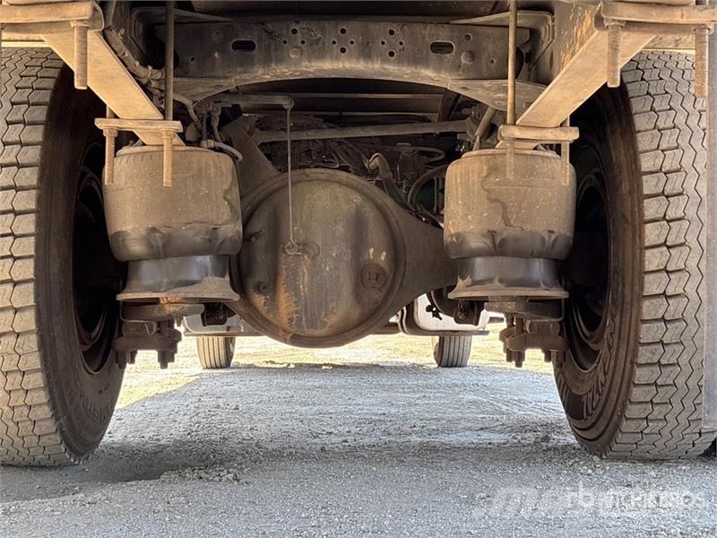 Freightliner M2 106 4x2 Van Truck Грузовики-Фургоны