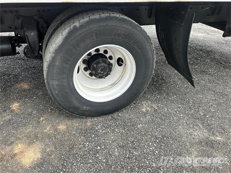 Freightliner M2 106 4x2 Van Truck شاحنات ذات هيكل صندوقي