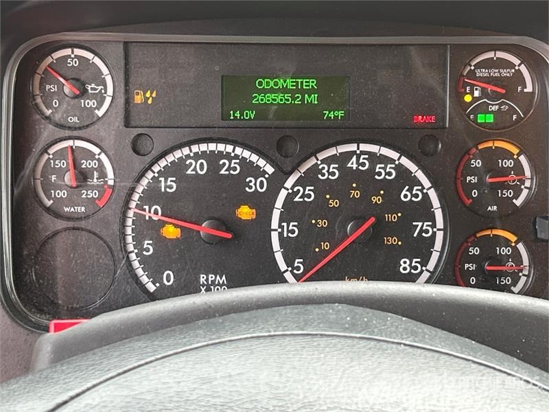 Freightliner M2 106 4x2 Van Truck شاحنات ذات هيكل صندوقي