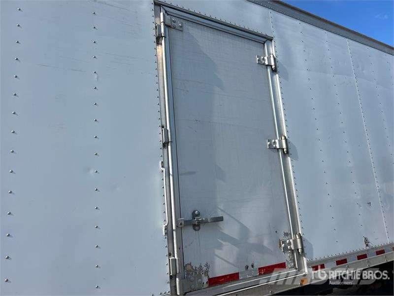 Freightliner M2 106 4x2 Van Truck Camiones con caja de remolque
