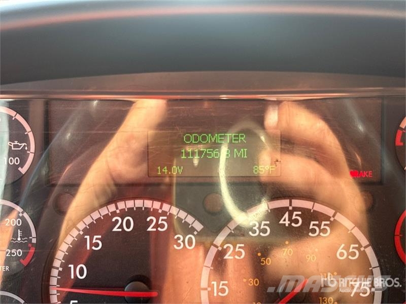 Freightliner M2 106 4x2 Van Truck ボックスボディー、ウイング、箱車