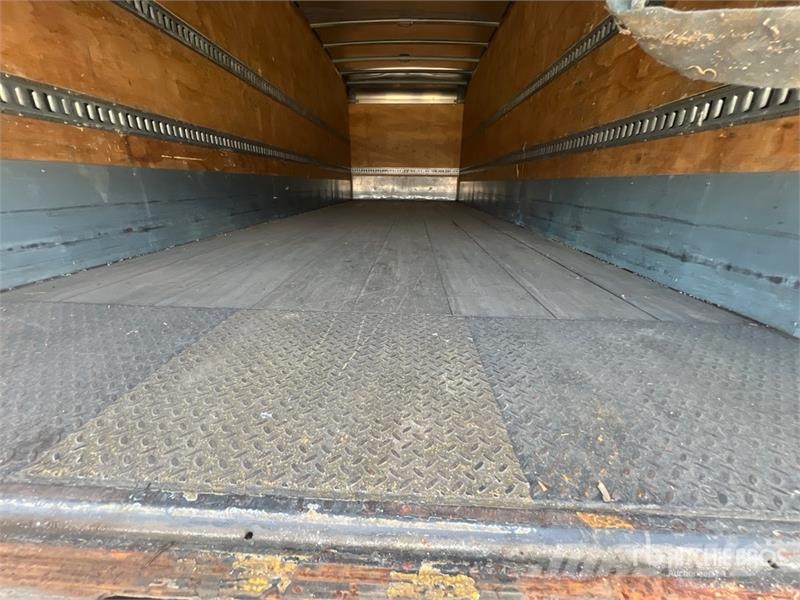 Freightliner M2 106 4x2 Van Truck Sanduk kamioni