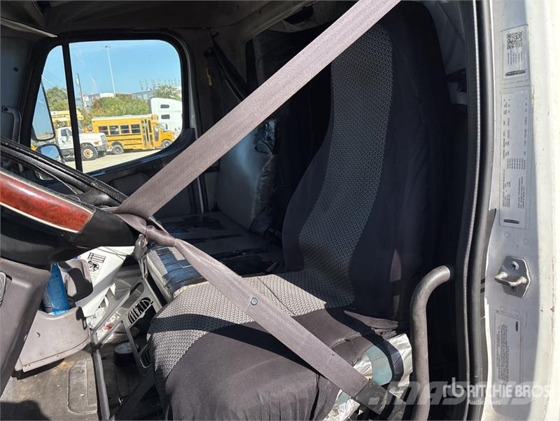 Freightliner M2 106 4x2 Van Truck (Inoperable) Box trucks