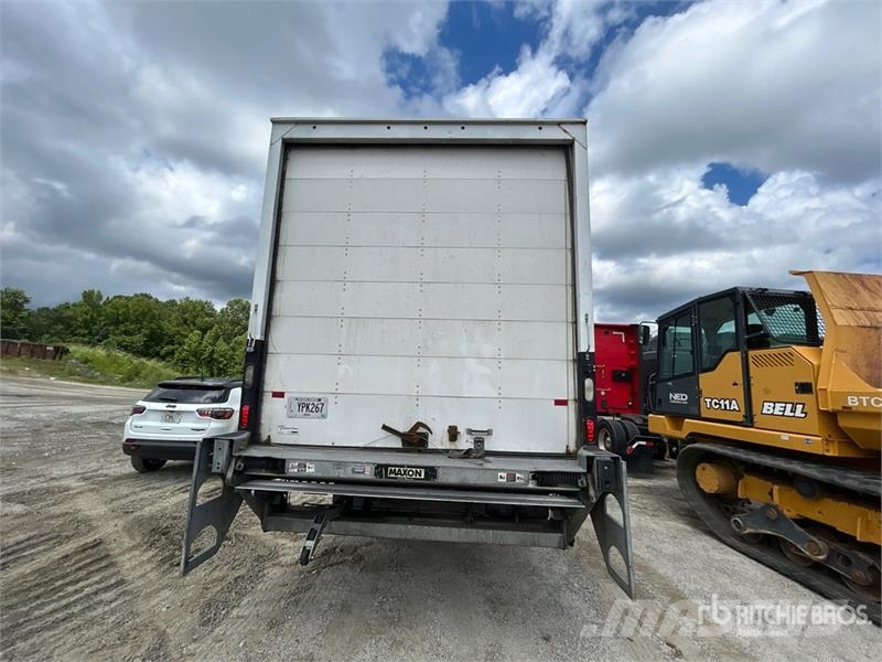 Freightliner M2 106 4x2 Van Truck Фургони
