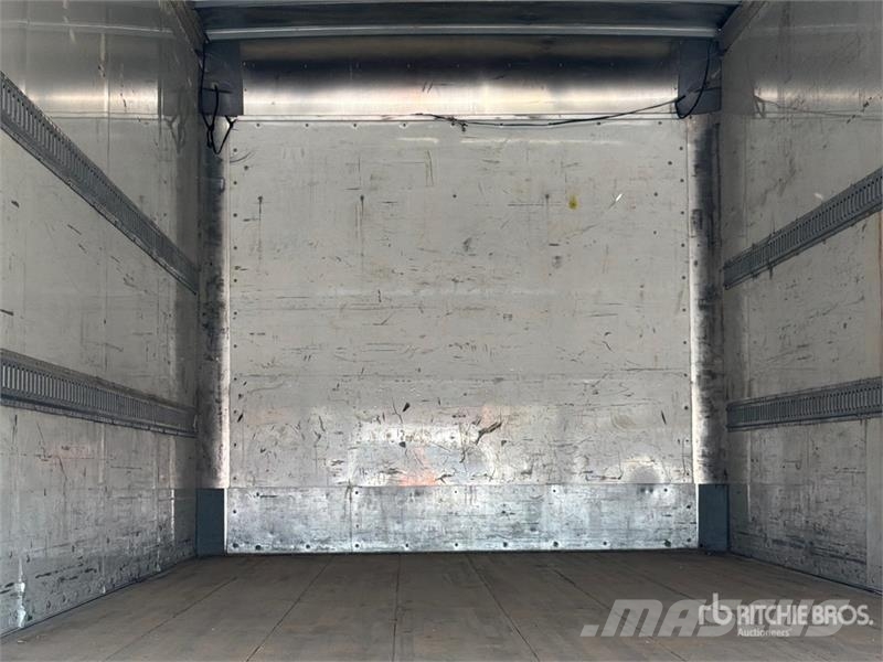 Freightliner M2 106 4x2 Van Truck Sanduk kamioni