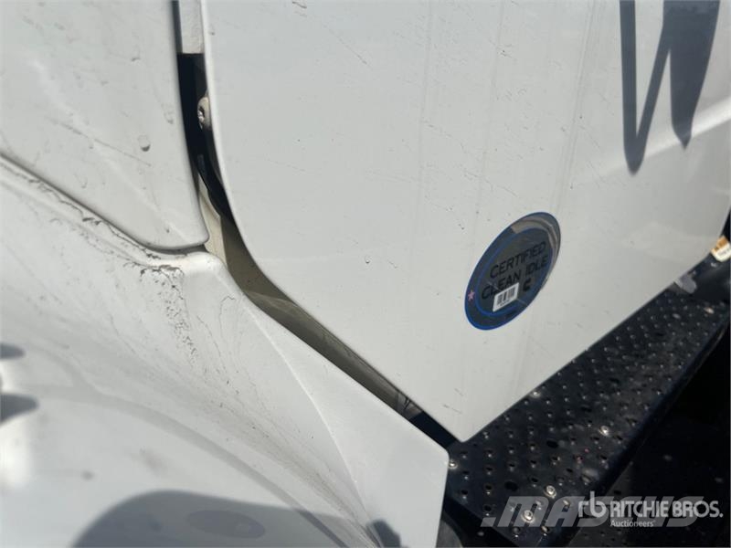 Freightliner M2 106 4x2 Van Truck Sanduk kamioni