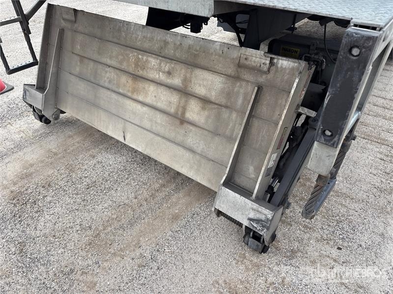 Freightliner M2 106 4x2 Van Truck (Inoperable) Furgons