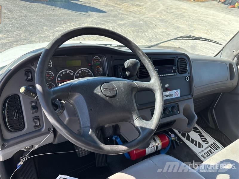 Freightliner M2 106 4x2 Van Truck Skåpbilar