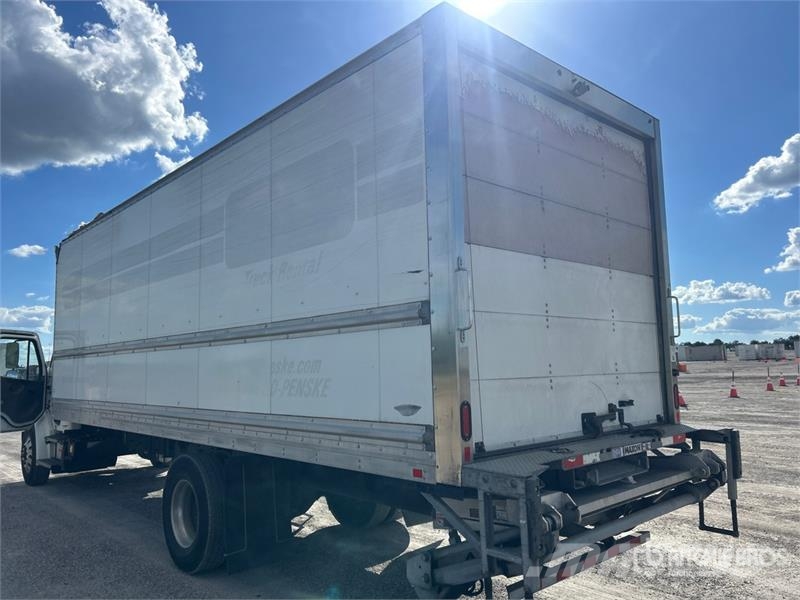 Freightliner M2 106 4x2 Van Truck Samochody ciężarowe ze skrzynią zamkniętą