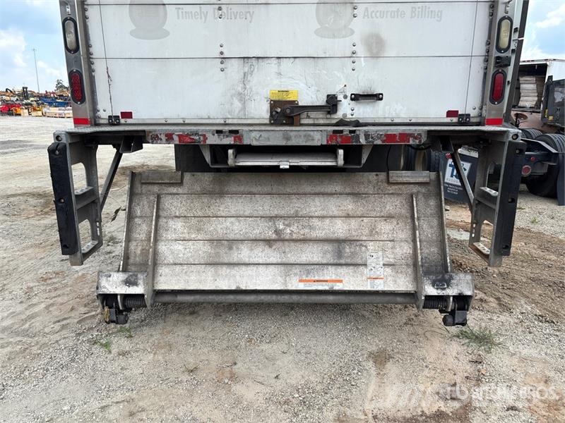 Freightliner M2 106 4x2 Van Truck شاحنات ذات هيكل صندوقي