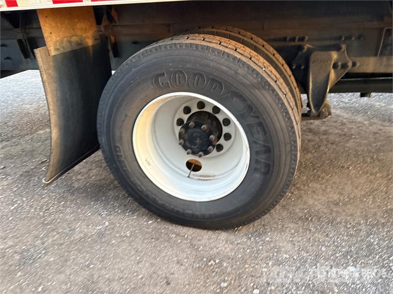 Freightliner M2 106 4x2 Van Truck Furgons
