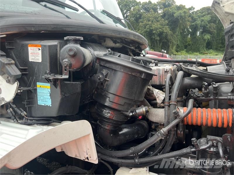 Freightliner M2 106 4x2 Van Truck Box body trucks