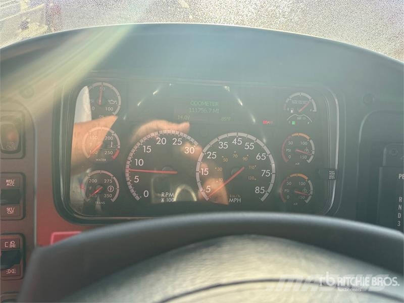Freightliner M2 106 4x2 Van Truck ボックスボディー、ウイング、箱車