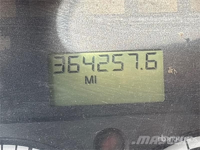 Freightliner M2 106 4x2 Van Truck (Inoperable) 貨箱式卡車