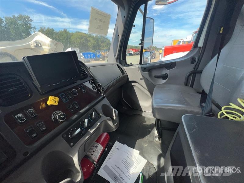 Freightliner M2 106 4x2 Van Truck Sanduk kamioni