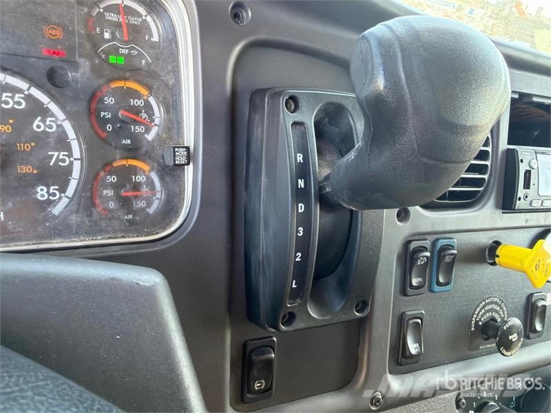 Freightliner M2 106 4x2 Van Truck Sanduk kamioni