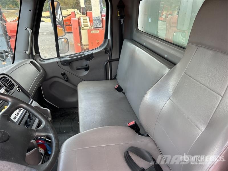 Freightliner M2 106 4x2 Van Truck Sanduk kamioni
