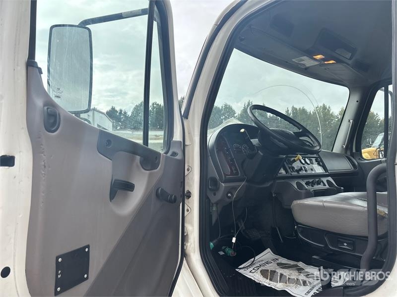 Freightliner M2 106 4x2 Van Truck شاحنات ذات هيكل صندوقي