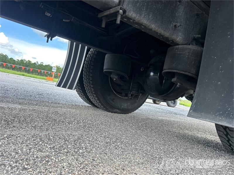 Freightliner M2 106 4x2 Sleeper Van Truck (Inoperable) Caminhões baú