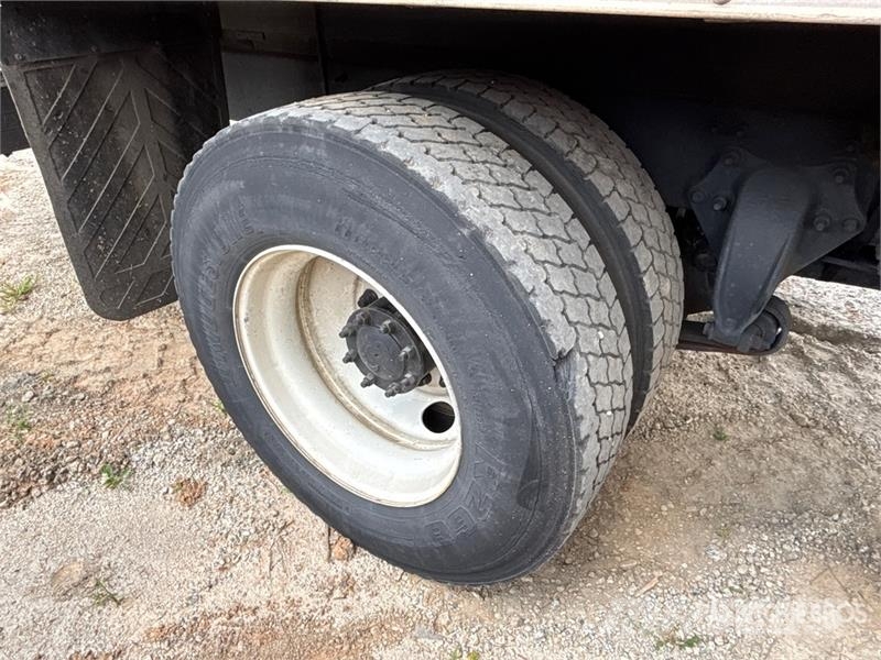 Freightliner M2 106 4x2 Van Truck شاحنات ذات هيكل صندوقي