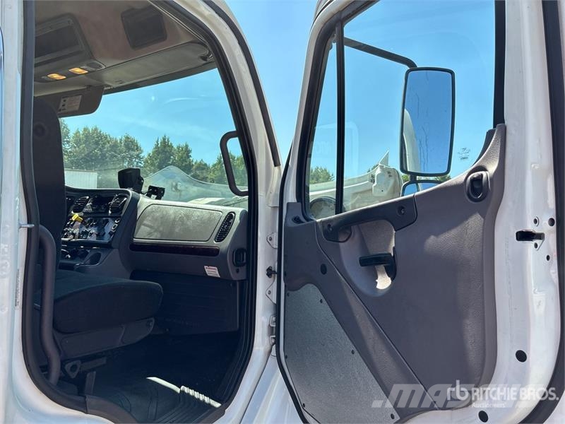 Freightliner M2 106 4x2 Van Truck Box trucks