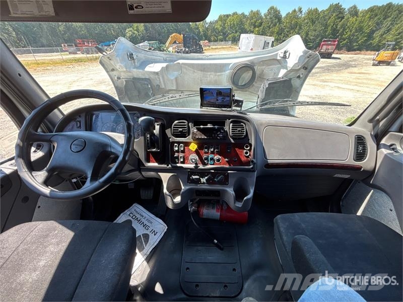 Freightliner M2 106 4x2 Van Truck Box trucks